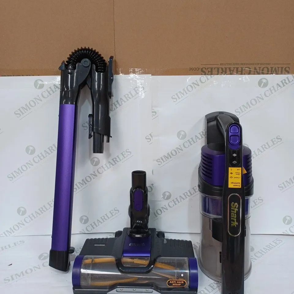SHARK ANTI HAIR WRAP CORDLESS PET VACUUM CLEANER IZ202UKT