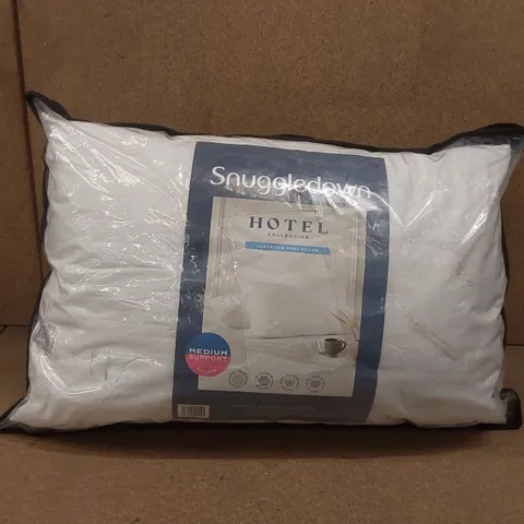 BAGGED SNUGGLEDOWN HOTEL COLLECTION PILLOW