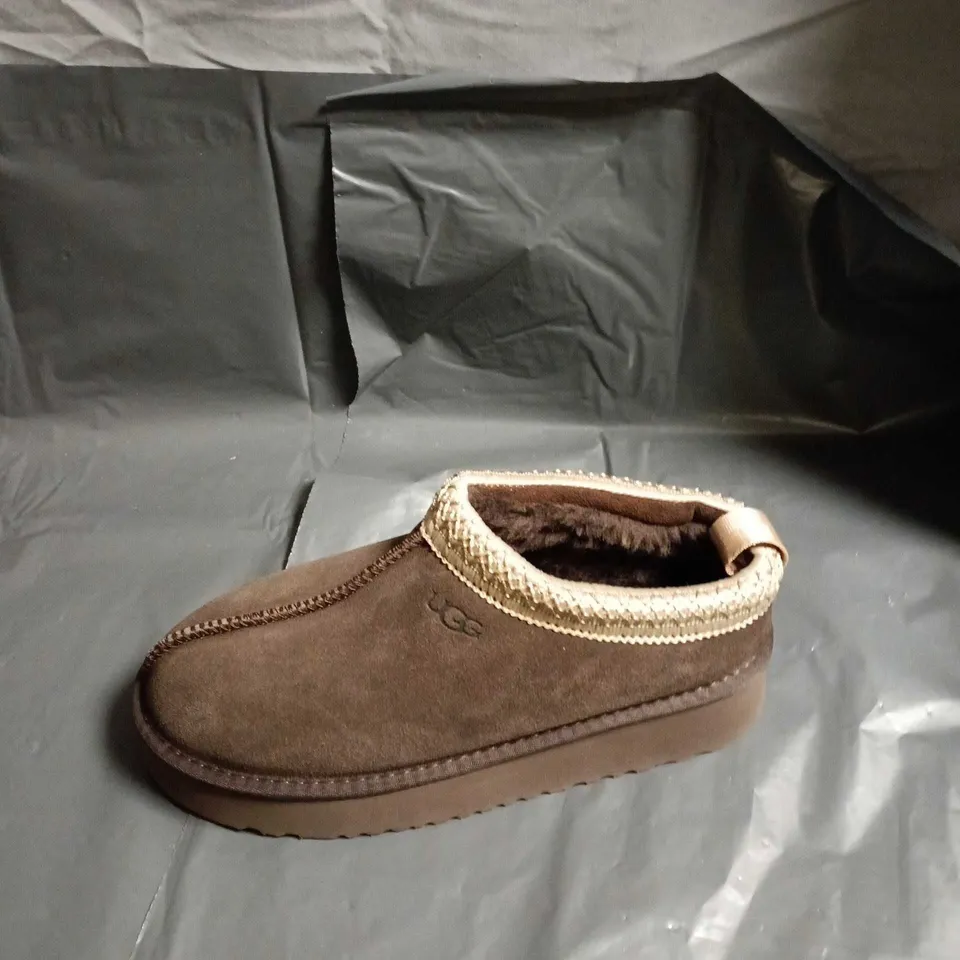 UGG WOMEN'S BROWN SUEDE BOOTS WITH CREAM SHEARLING TRIM - SIZE EUR 41