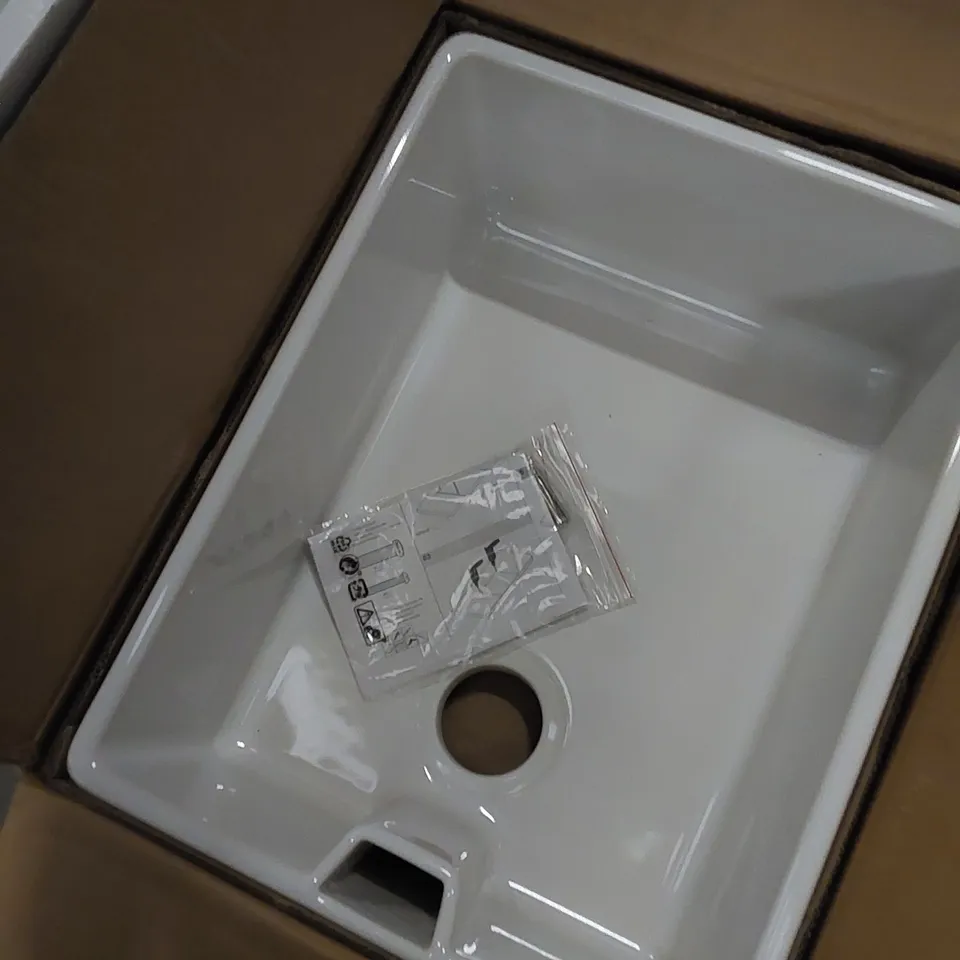 BOXED COOKE&LEWIS CHADWICK 1 BOWL CERAMIC SINK