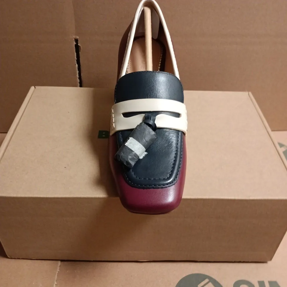BOXED PAIR OF BODEN WOMEN’S COLOUR-BLOCK LEATHER HEELED LOAFERS - UK 4