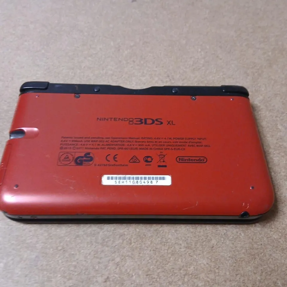 NINTENDO 3DS XL HANDHELD CONSOLE - RED