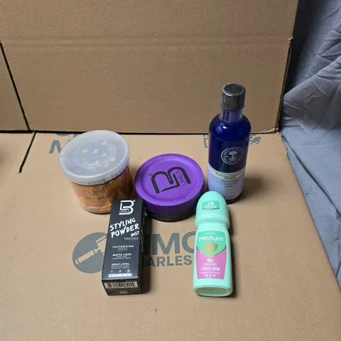 APPROXIMATELY 18 ASSORTED COSMETIC ITEMS TO INCLUDE NEALS YARD REMEDIES TONER, MITCHUM DEODORANT, LEVEL 3 STYLING POWDER DUST, MYLEE SOFT HONEY WAX ETC
