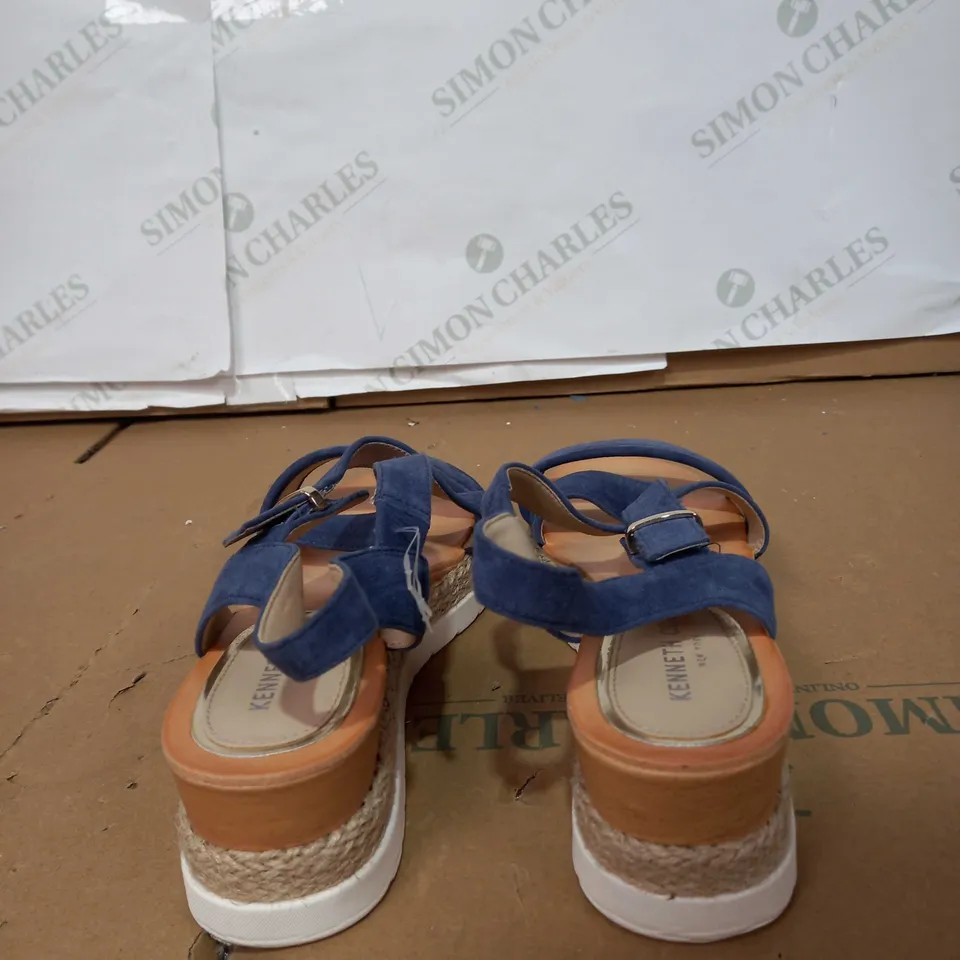 KENNETH COLE PLATFORM SANDLES SIZE 8