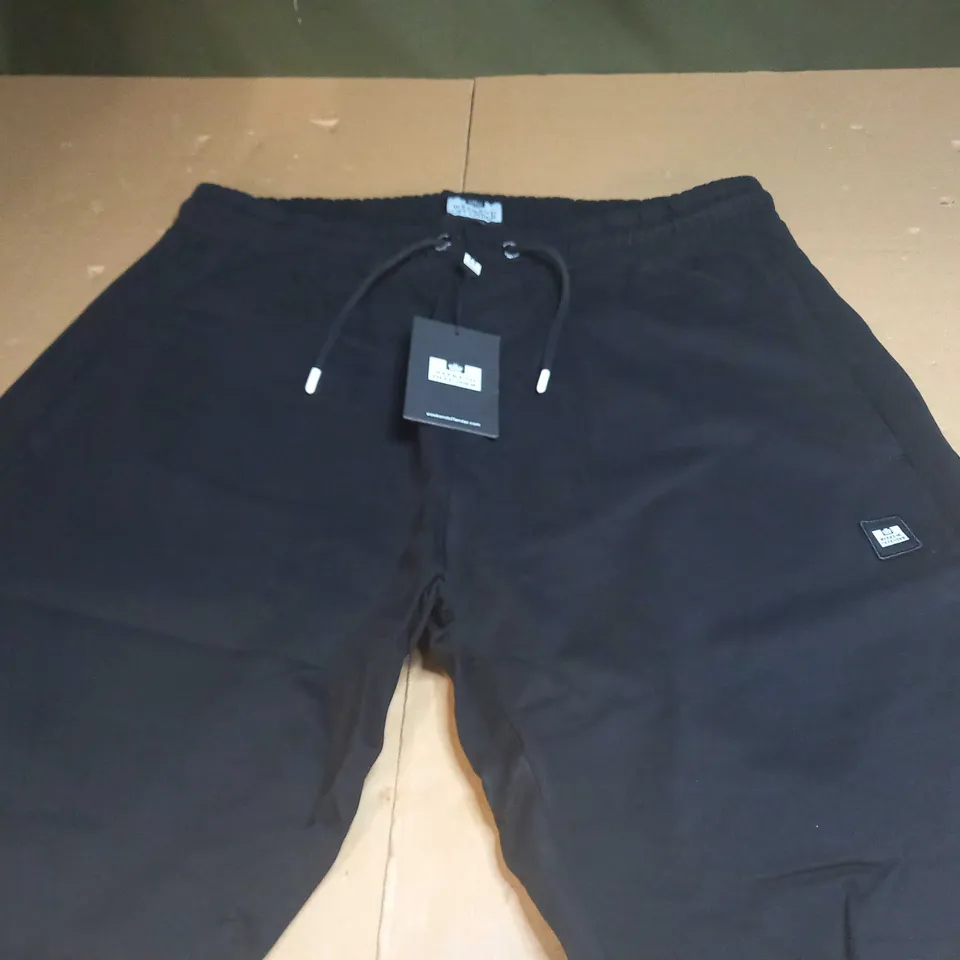 WEEKEND OFFENDER SHORTS IN BLACK SIZE L