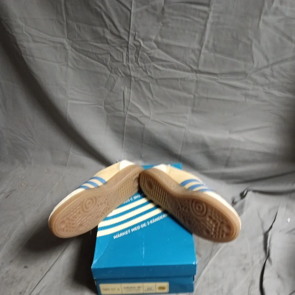 ADIDAS SNS GT II 5TH EDITION SNEAKERS – BEIGE/CREAM WITH BLUE STRIPES, UK 9 1/2