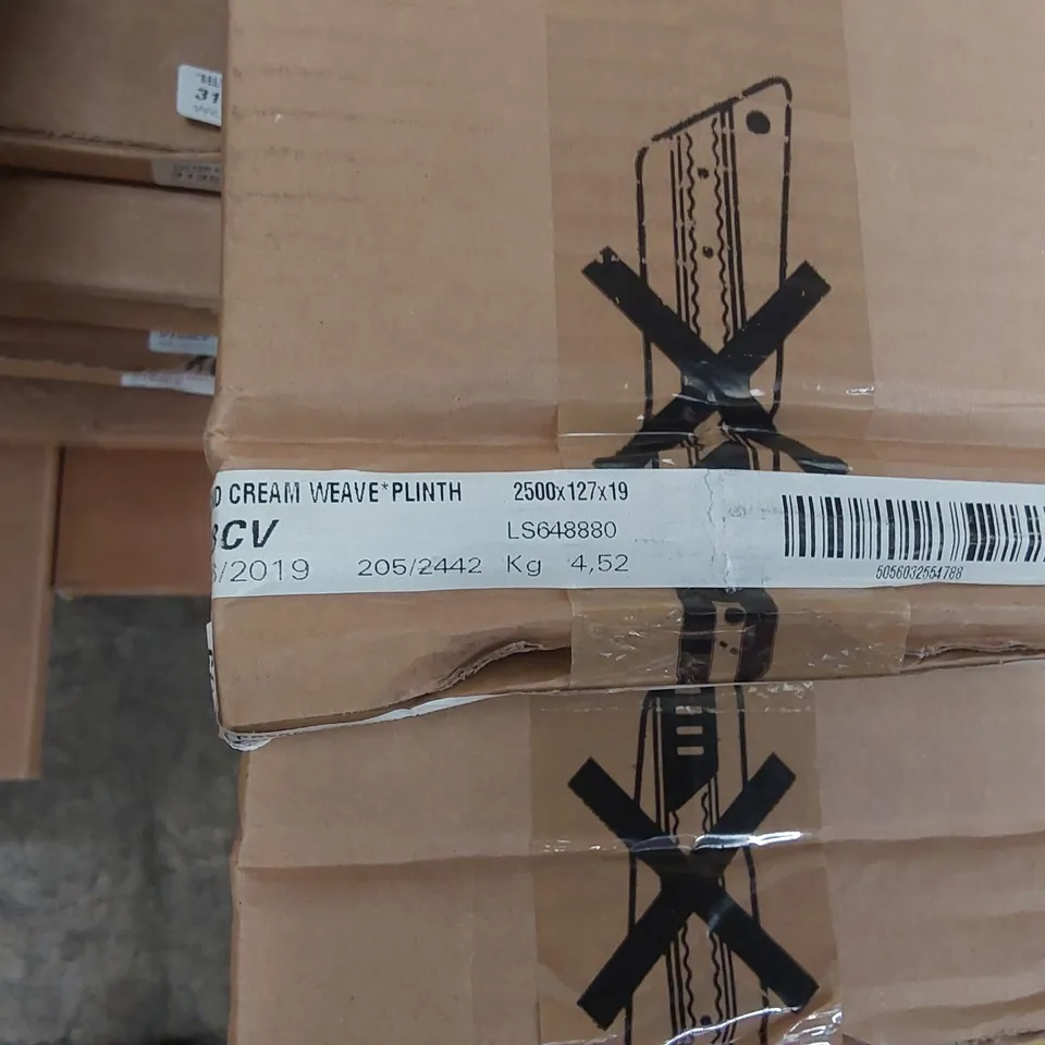 PALLET CONTAINING A LARGE QUANTITY OF BATHROOM PANELS INCLUDING: CREAM WEAVE PLINTHS ECT