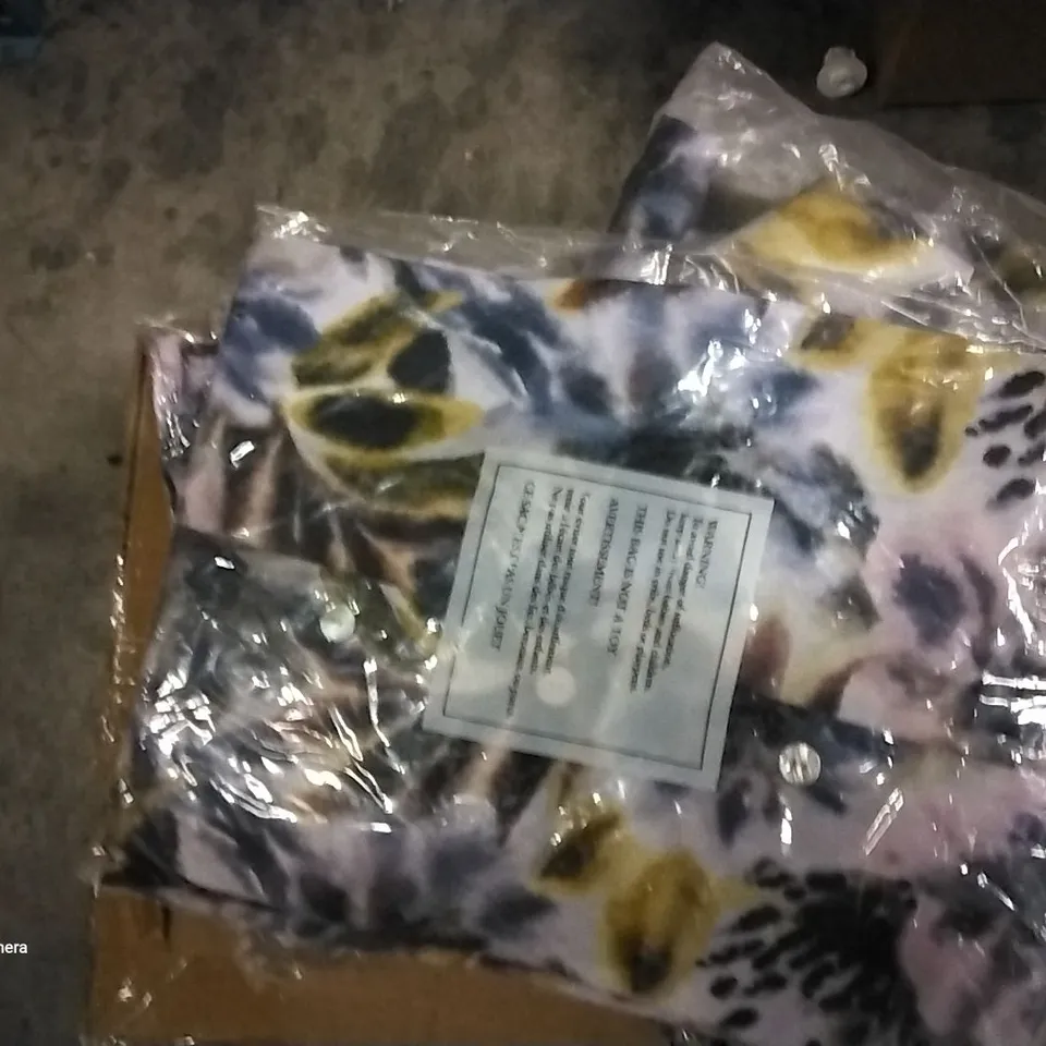 BOX OF APPROXIMATELY 25 BRAND NEW WYNNE LAYERS PURPLE PEBBLE SHIRTS VARIOUS SIZES 