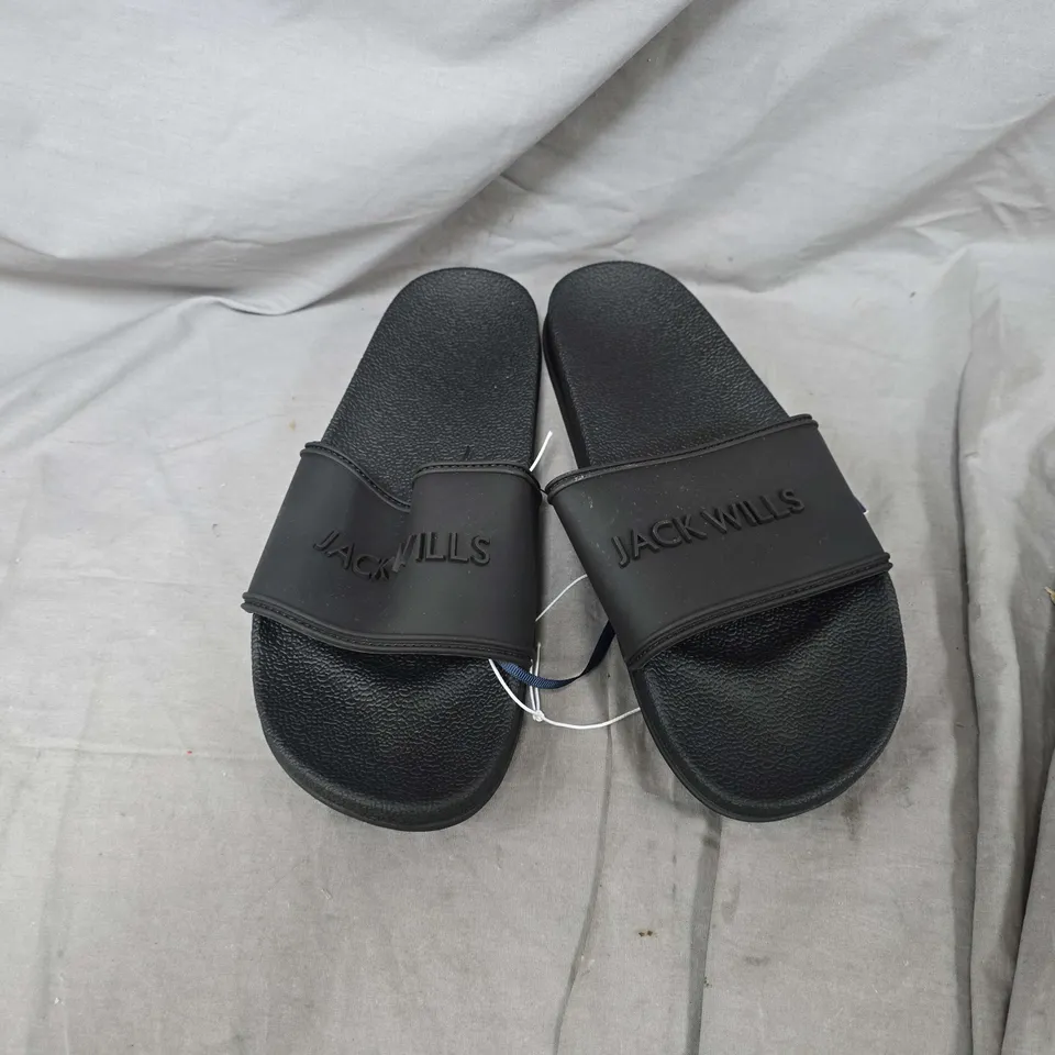 UNBOXED PAIR OF JACK WILLS LOGO SLIDERS IN BLACK - SIZE 10