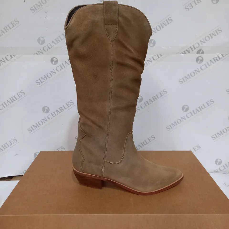 BOXED PAIR OF URBAN OUTFITTERS SIERRA TAUPE BOOT - TAUPE, SIZE 6. 