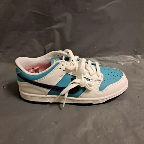 PAIR OF NIKE KIDS DUNK LOW IN DUSTY CACTUS/THUNDER BLUE SIZE UK 4.5