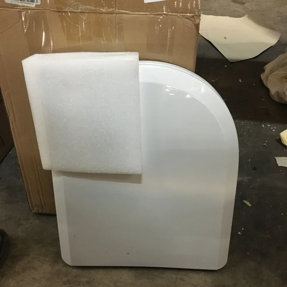 TOILET SEAT IN WHITE