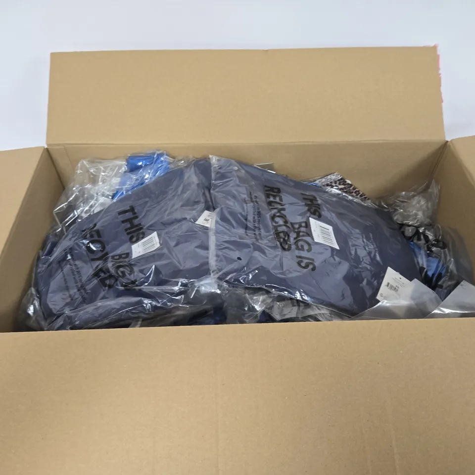 BOX OF APPROXIMATELY 15 ASSORTED CLOTHING ITEMS TO INCLUDE: BOX FIT GRAPHIC CREW SWEATER