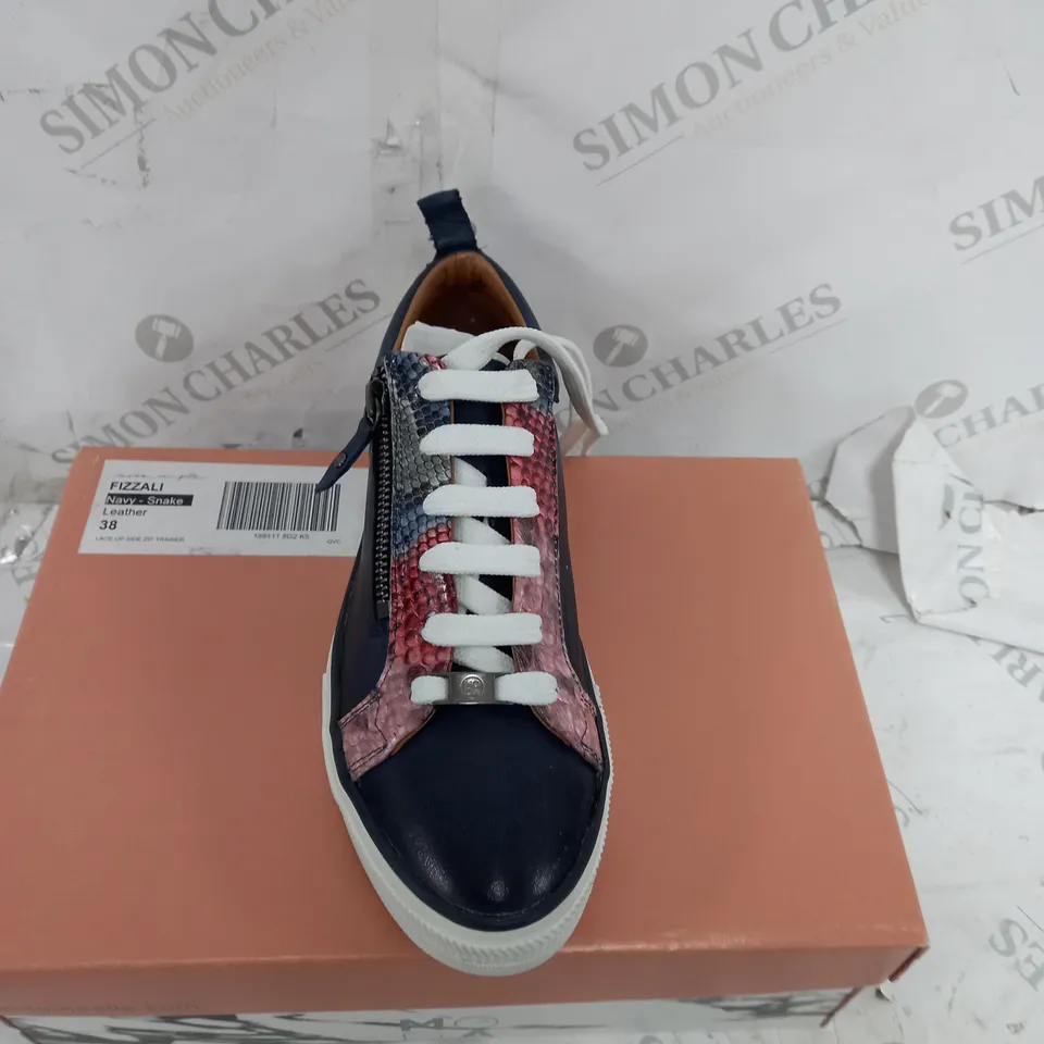 BOXED PAIR OF MODA IN PELLE NAVY "SNAKE" LEATHER TRAINER SIZE 5