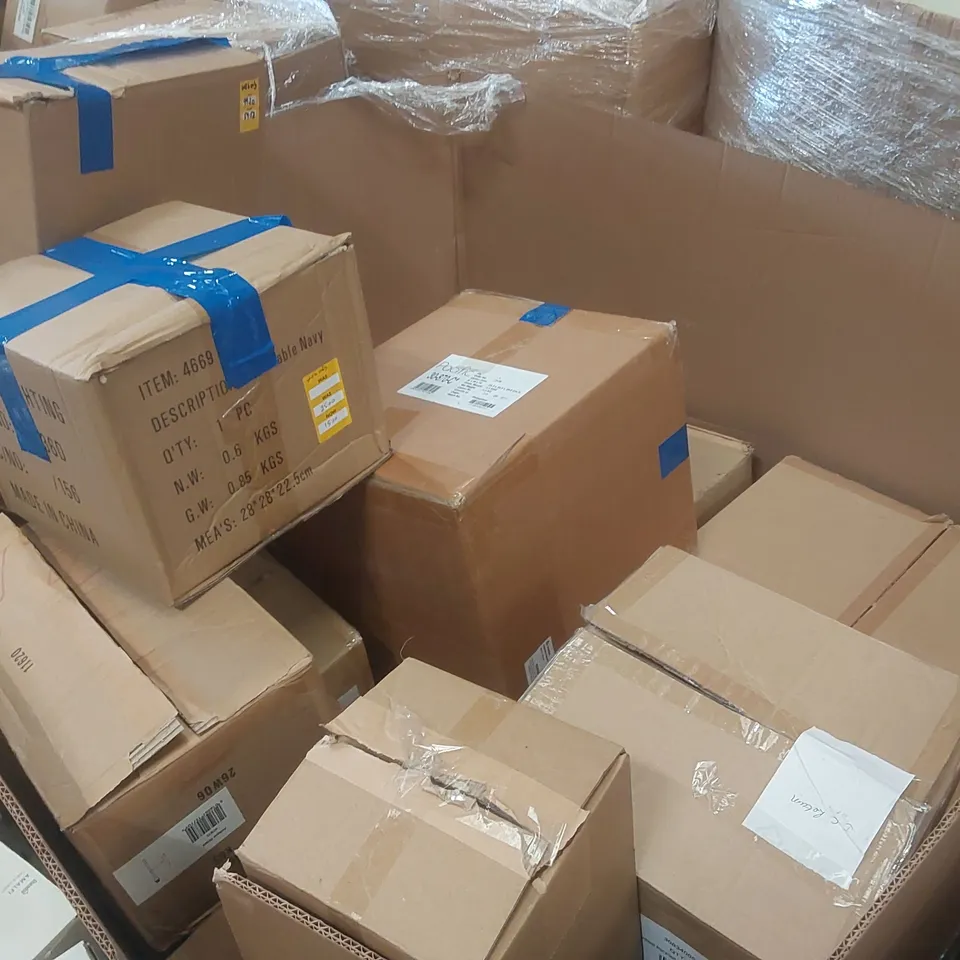 PALLET TO CONTAIN A VERY LARGE QUANTITY OF DESIGNER INDOOR LIGHTING PRODUCTS TO INCLUDE: CEILING LIGHTS, TABLE LAMP, FLOOR LAMP ECT