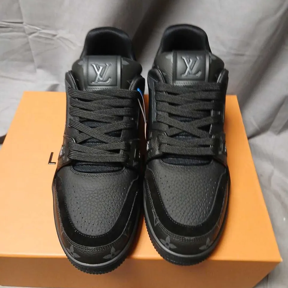LOUIS VUITTON ARCH LIGHT SNEAKER – BLACK/BLACK (EU 43) UK 9.5 