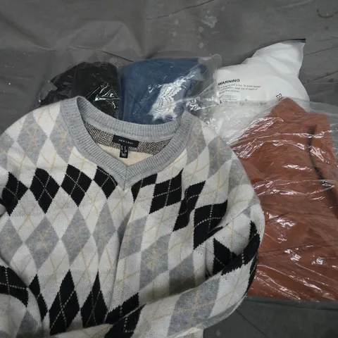 APPROXIMATELY 35 ASSORTED CLOTHING ITEMS IN VARIOUS SIZES, STYLES & COLOURS TO INCLUDE SWEATER, TOPS, DRESSES, ETC - COLLECTION ONLY