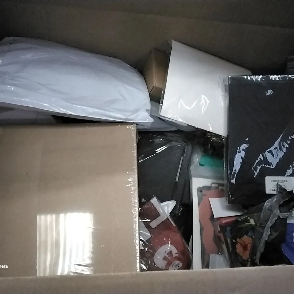 PALLET OF ASSORTED ITEMS INCLUDING PUMPKIN DECORATIONS, 2022/2023 CALENDAR, CRYSTAL HAIR REMOVER, 50PCS 10" ROUND PLATES, SHANKER GOLF BALLS, THERMAL VACUUM CARAFE