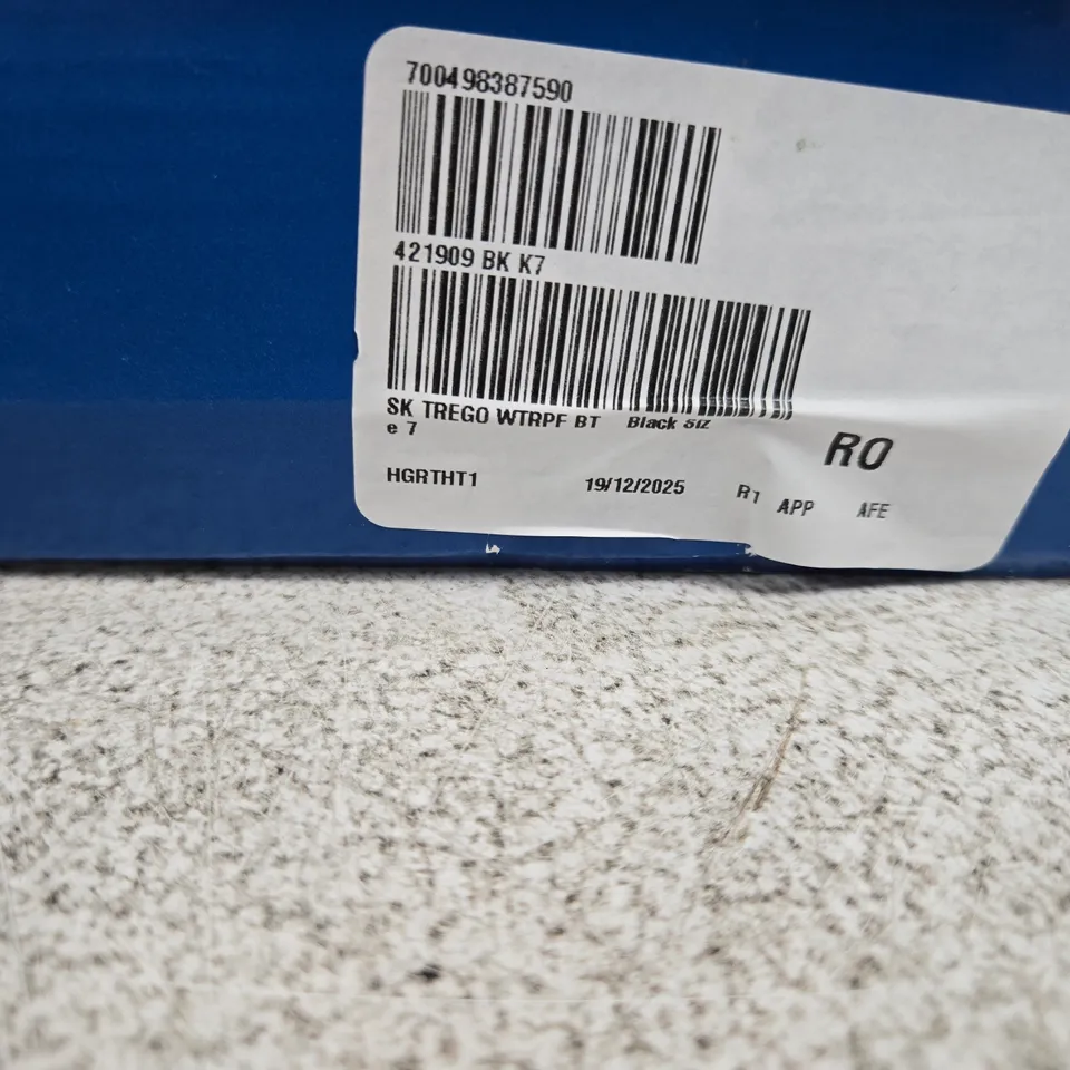 SKECHERS TREGO WATERPROOF BOOTS – BLACK – UK 7