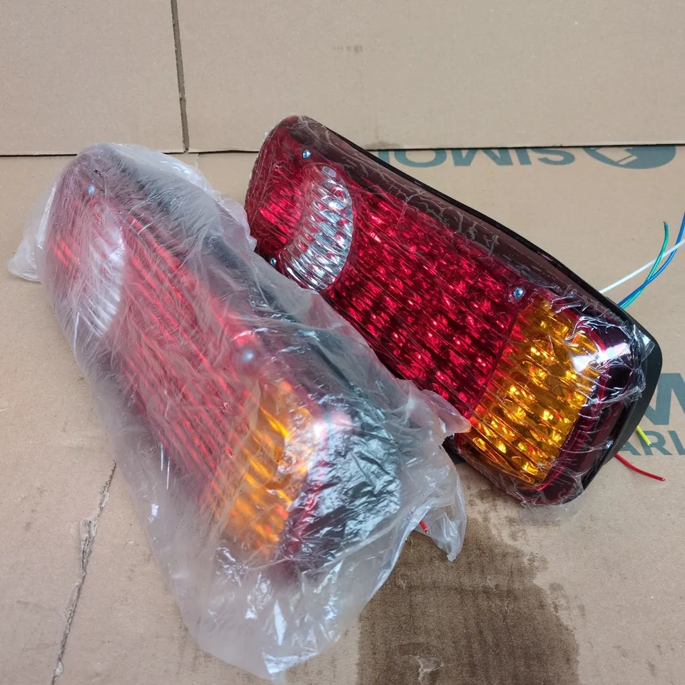 PAIR OF CAR TAIL LIGHT ASSEMBLIES