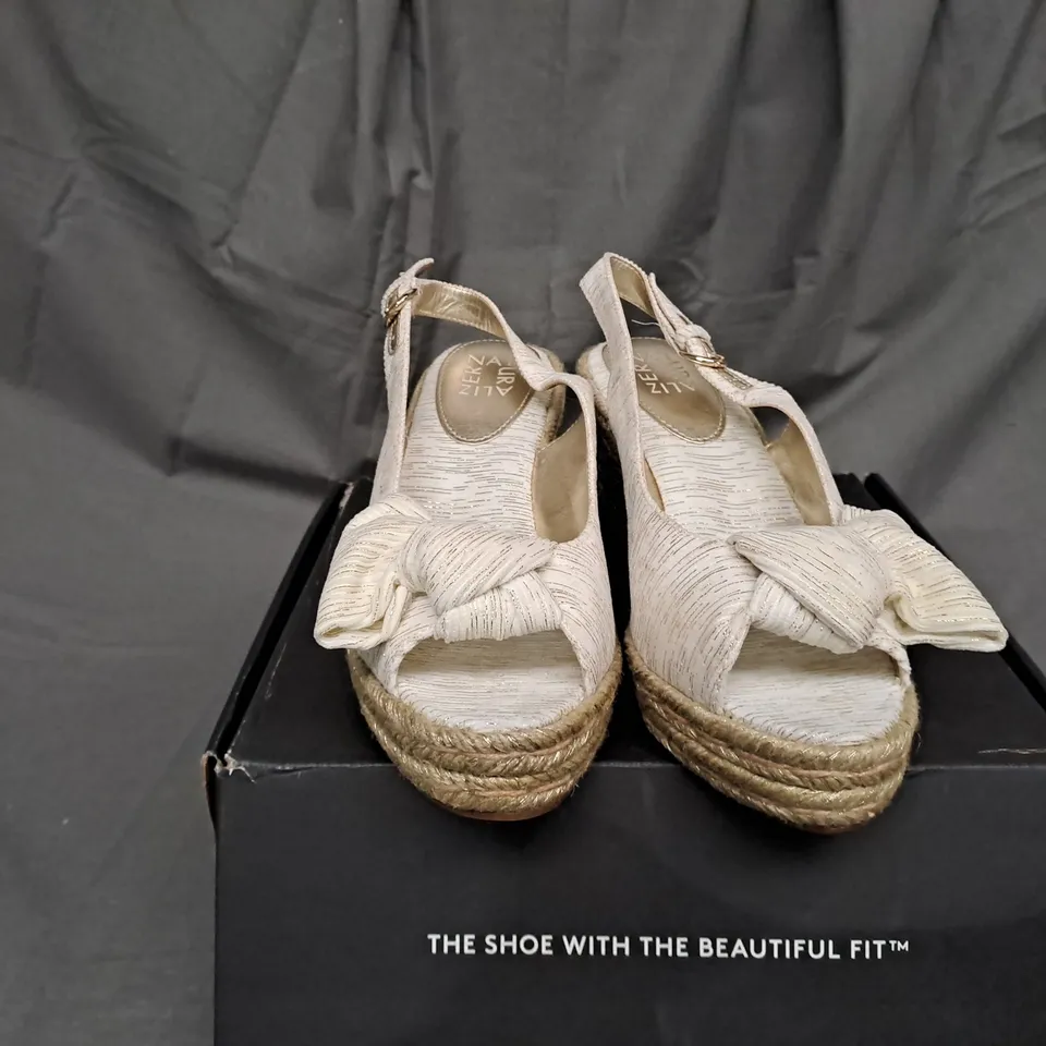 BOXED PAIR OF NATURALIZER BETTINA WEDGE SANDALS IN WHITE SIZE 6 