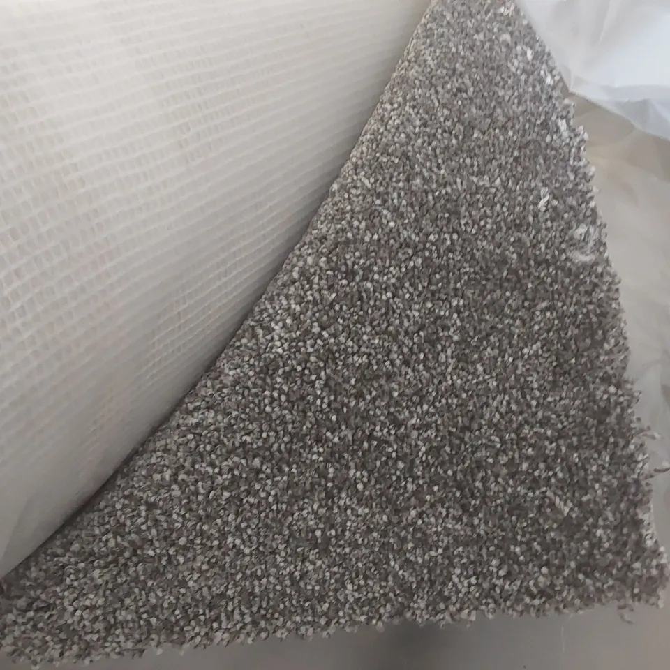 ROLL OF QUALITY STS HERITAGE LUXURY GOTHIC GREY CARPET - APPROXIMATELY 3.1 x 5m
