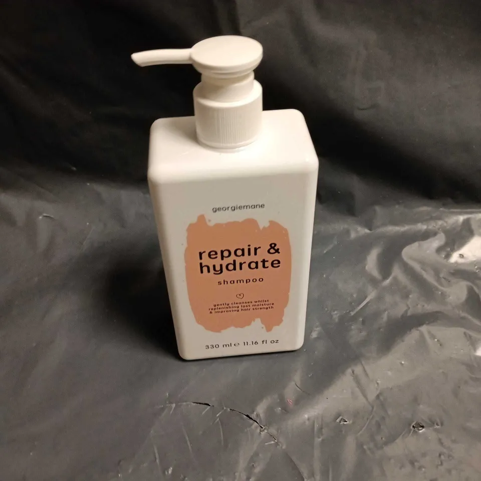 APPROXIMATELY 25 ASSORTED COSMETICS ITEMS TO INCLUDE SHAMPOO, BABY BODY WASH AND DOVE BODY WASH