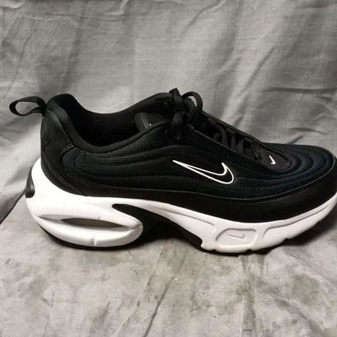 UNBOXED PAIR OF NIKE AIR TRAINERS IN BLACK - UK 6