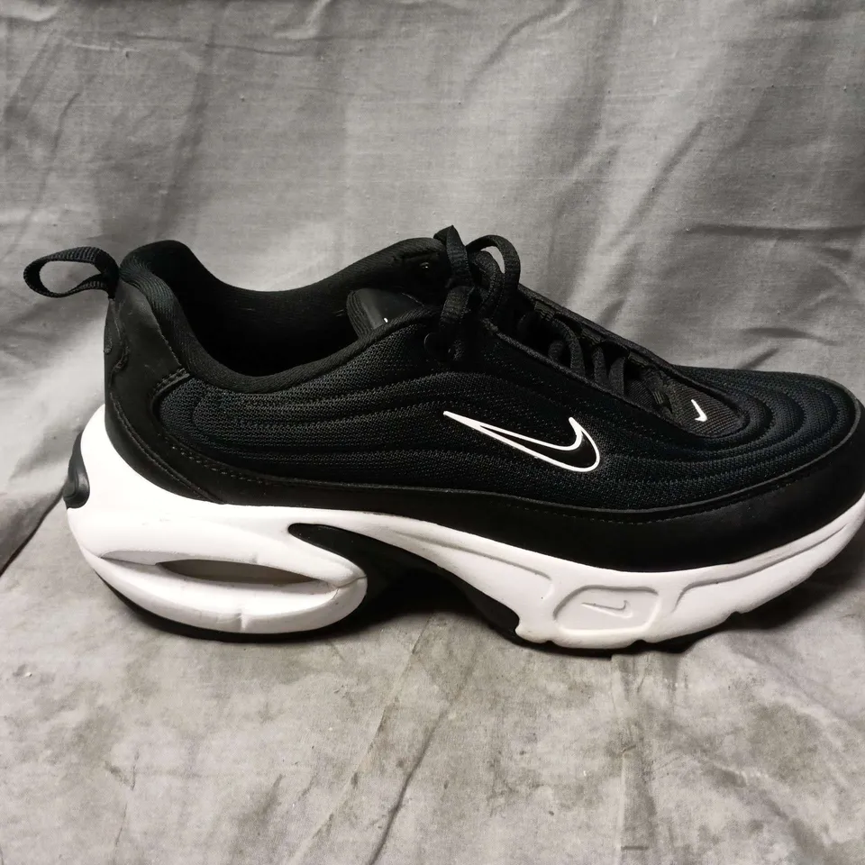 UNBOXED PAIR OF NIKE AIR TRAINERS IN BLACK - UK 6