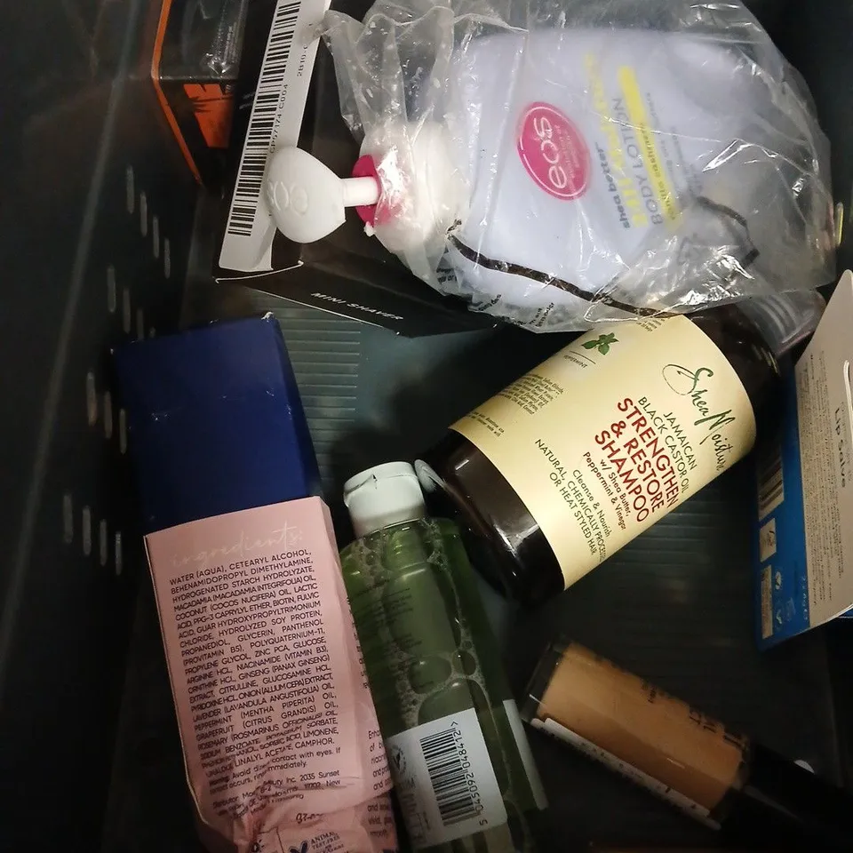 APPROXIMATEY 20 ASSORTED HEALTH AND BEAUTY PRODUCTS TO INCLUDE - AVEENO BABY DAILY CARE - SANCTUARY SPA BODY LOTION - MADAGASCAR CENTELLA WATER-FIT SUN SERUM - ETC