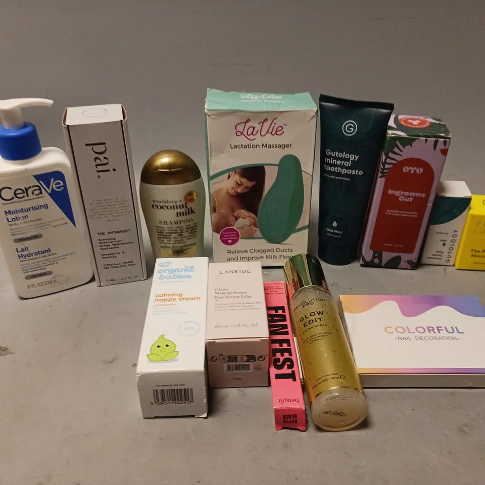 APPROXIMATELY 20 ASSORTED COSMETIC PRODUCTS TO INCLUDE MINERAL TOOTHPASTE, PLUMP UP MICRONEEDLES, AND CERAVE MOISTURISING LOTION ETC.