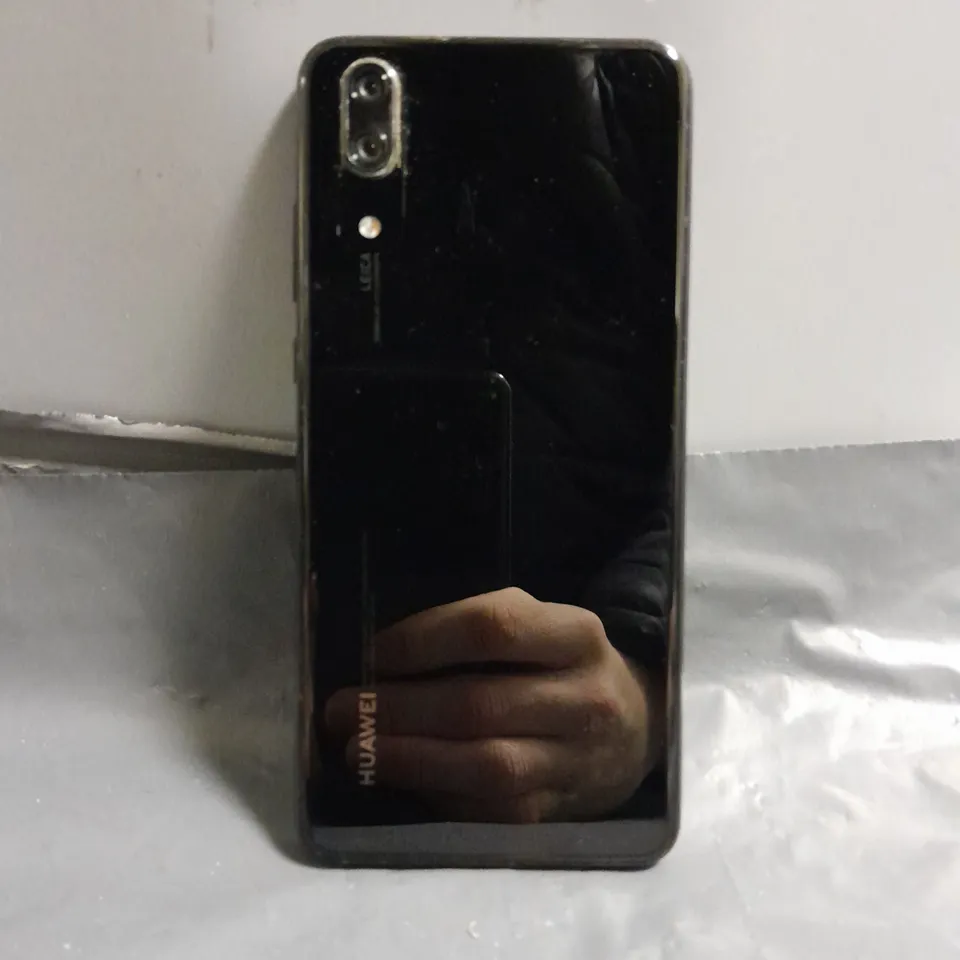 HUAWEI P20 MOBILE PHONE 