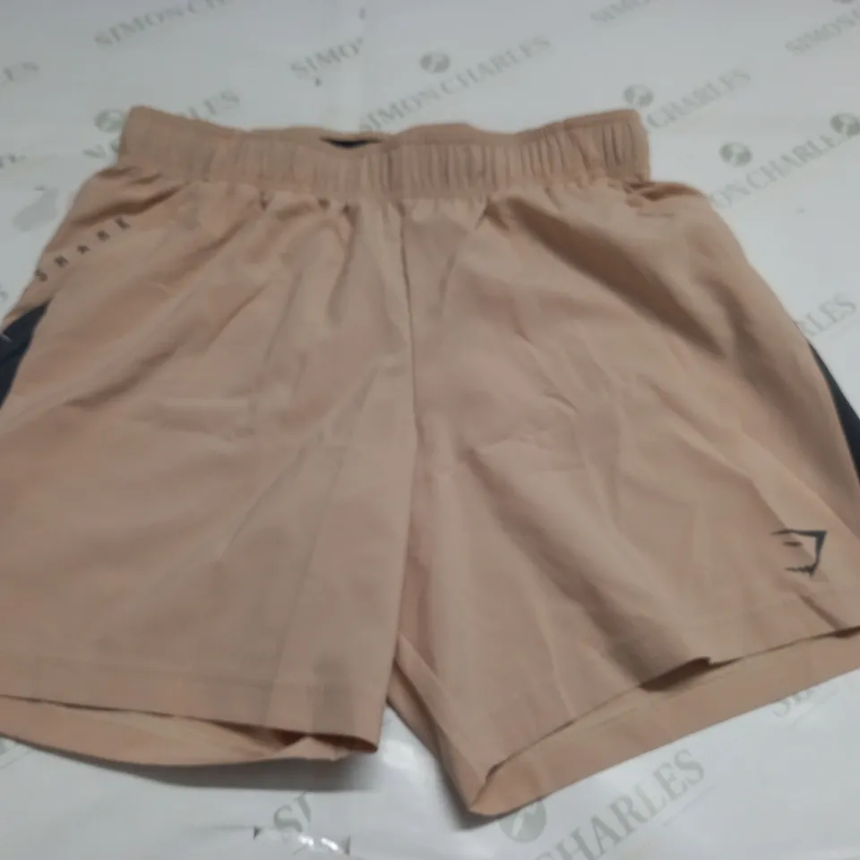 GYMSHARK TRAINING SHORTS IN SAND - L