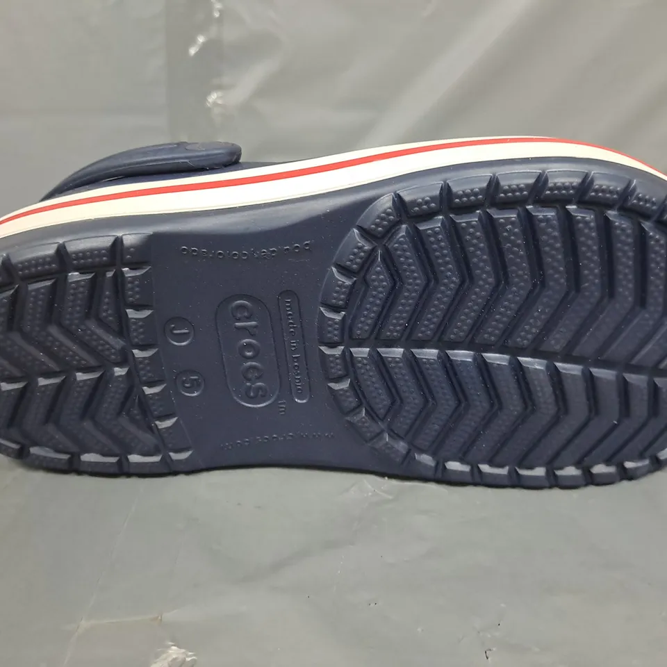 PAIR OF CROCS CROCBAND CLOGS IN NAVY - J5
