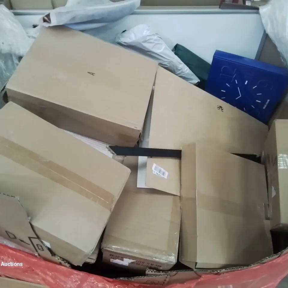 PALLET CONTAINING VARIOUS ASSORTED BOXED HOUSEHOLD ITEMS TO INCLUDE: CHRISTMAS TREE,  FOOTBALL PUMP, FOOD WASTE COMPOSTER LED SIGN AND LOTS MORE UNMARKED BOXED ITEMS 