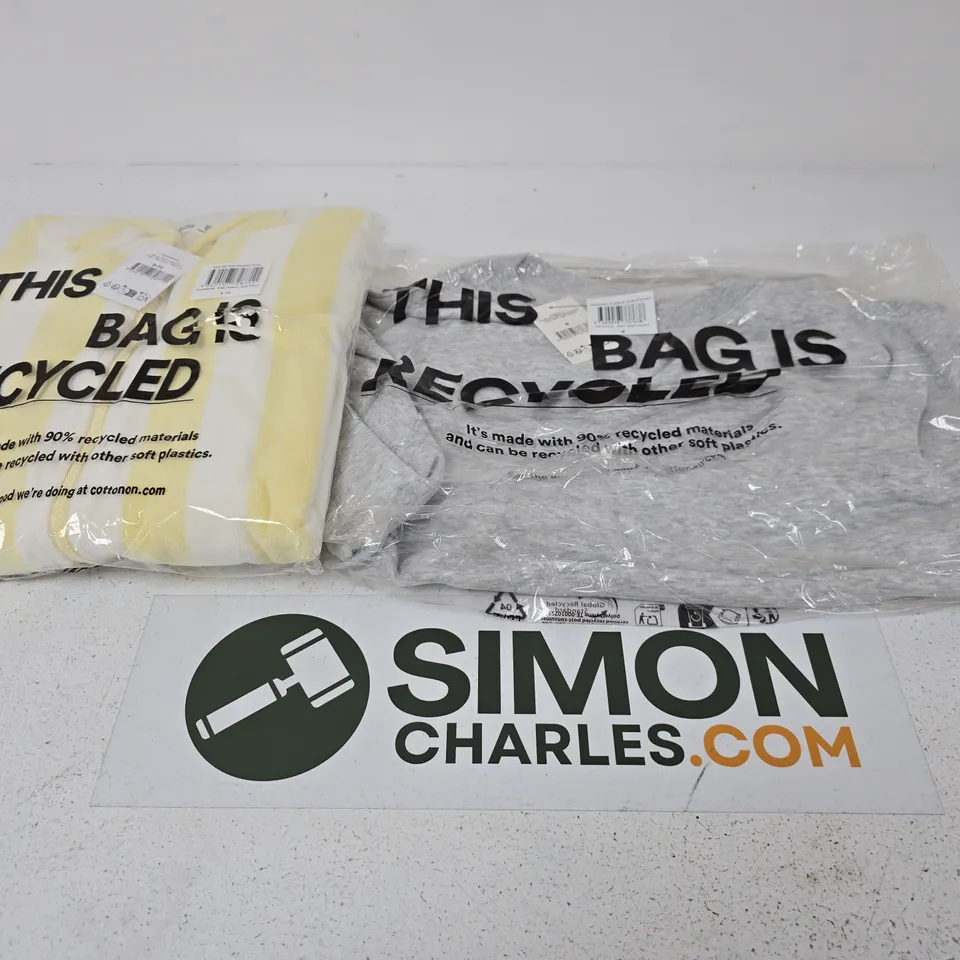 APPROXIMATELY 10 ASSORTED CLOTHING ITEMS IN VARIOUS SIZES, COLOURS & STYLES TO INCLUDE ZIP THROUGH HOODED TOWEL , FLEECE SWEATSHIRT
