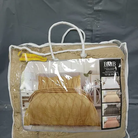 B & B HOME LIVING BEDSPREAD SET - SIZE UNSPECIFIED