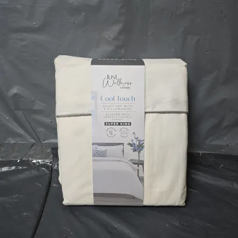 JUST WELLNESS COOL TOUCH DUVET SET WITH PILLOWCASES IN WHITE - SUPER KING