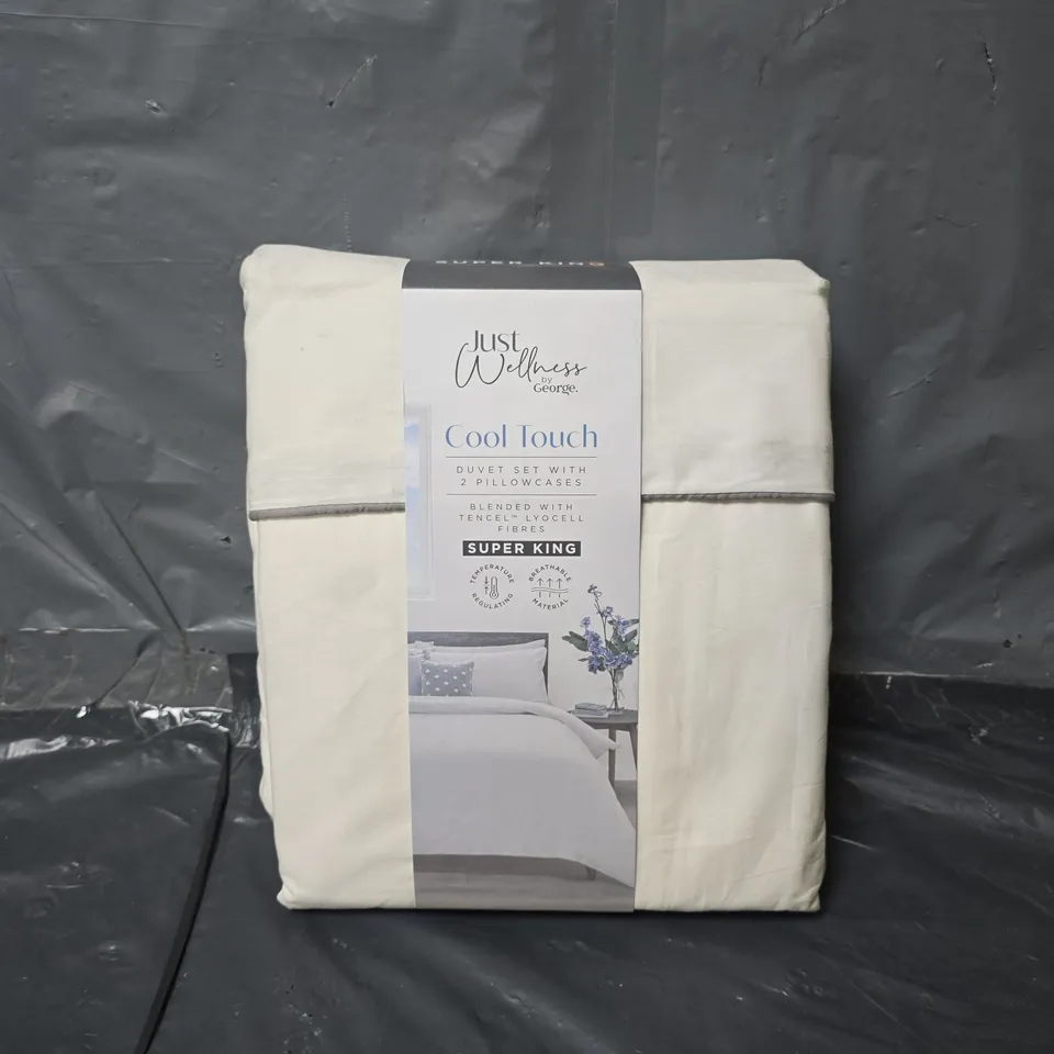 JUST WELLNESS COOL TOUCH DUVET SET WITH PILLOWCASES IN WHITE - SUPER KING