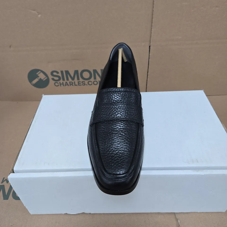 VIONIC BLACK LEATHER LOAFERS – MEN’S SHOES SIZE 6 