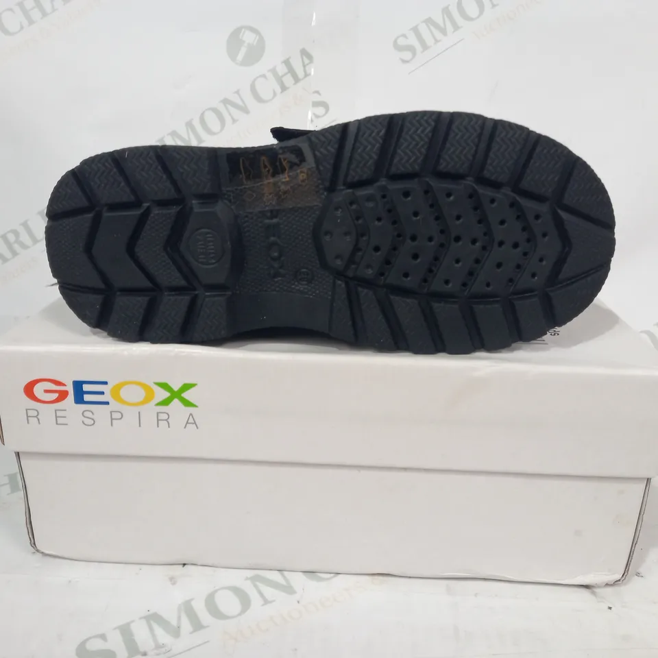BOXED PAIR OF GEOX RESPIRA KIDS VELCRO STRAP SHOES IN BLACK UK SIZE 11