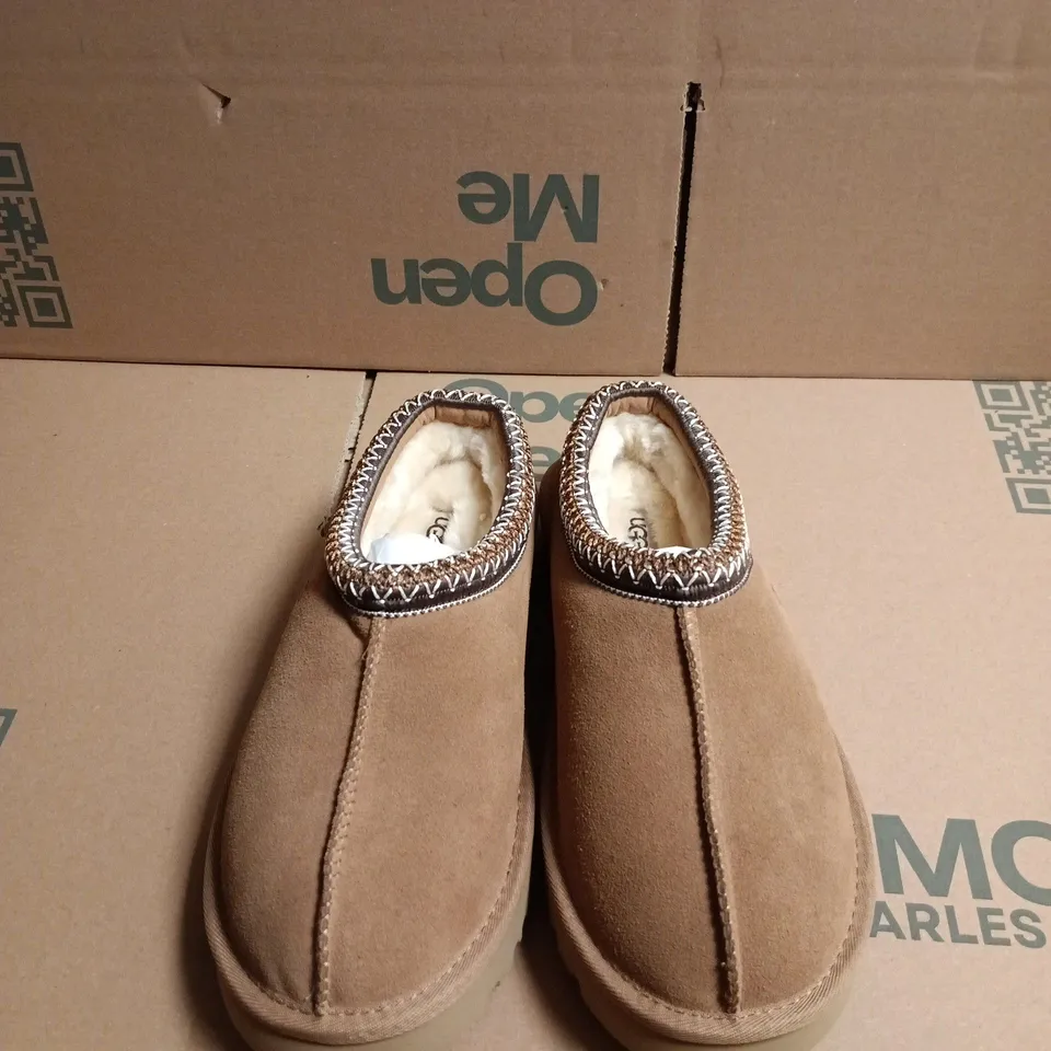 UGG BROWN SUEDE SLIPPERS WITH SHEARLING LINING - UK SIZE 7 
