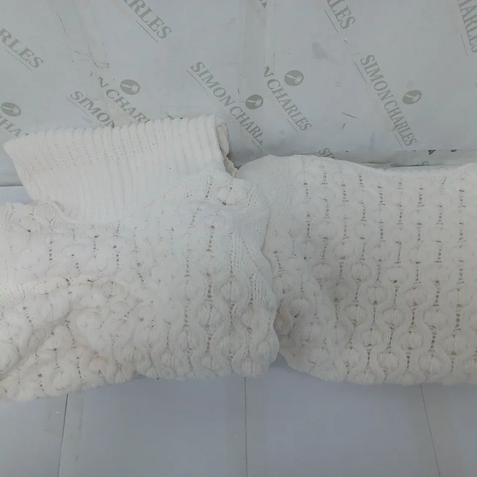 2 NINA LEONARD CHENILLE KNIT JUMPER IN IVORY TO INCLUDE SIZE M, S
