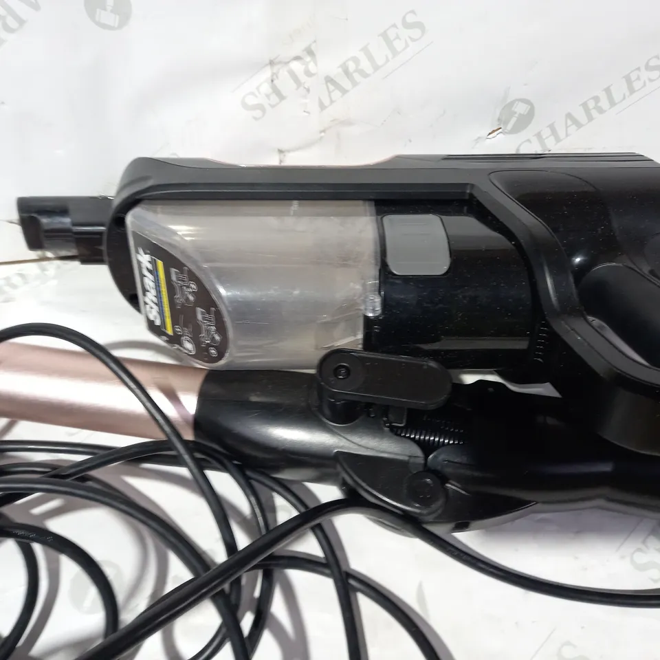 SHARK STRATOS ANTI HAIR WRAP PET PRO VACUUM CLEANER