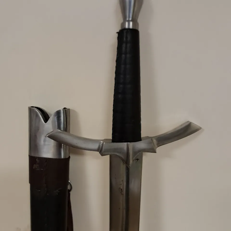 30" DECORATIVE SWORD IN SHEATH