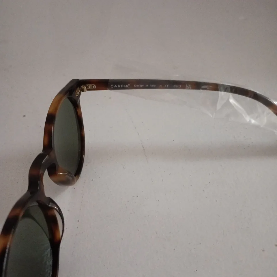 CARFIA SUNGLASSES IN CASE AND PRESENTATION BOX