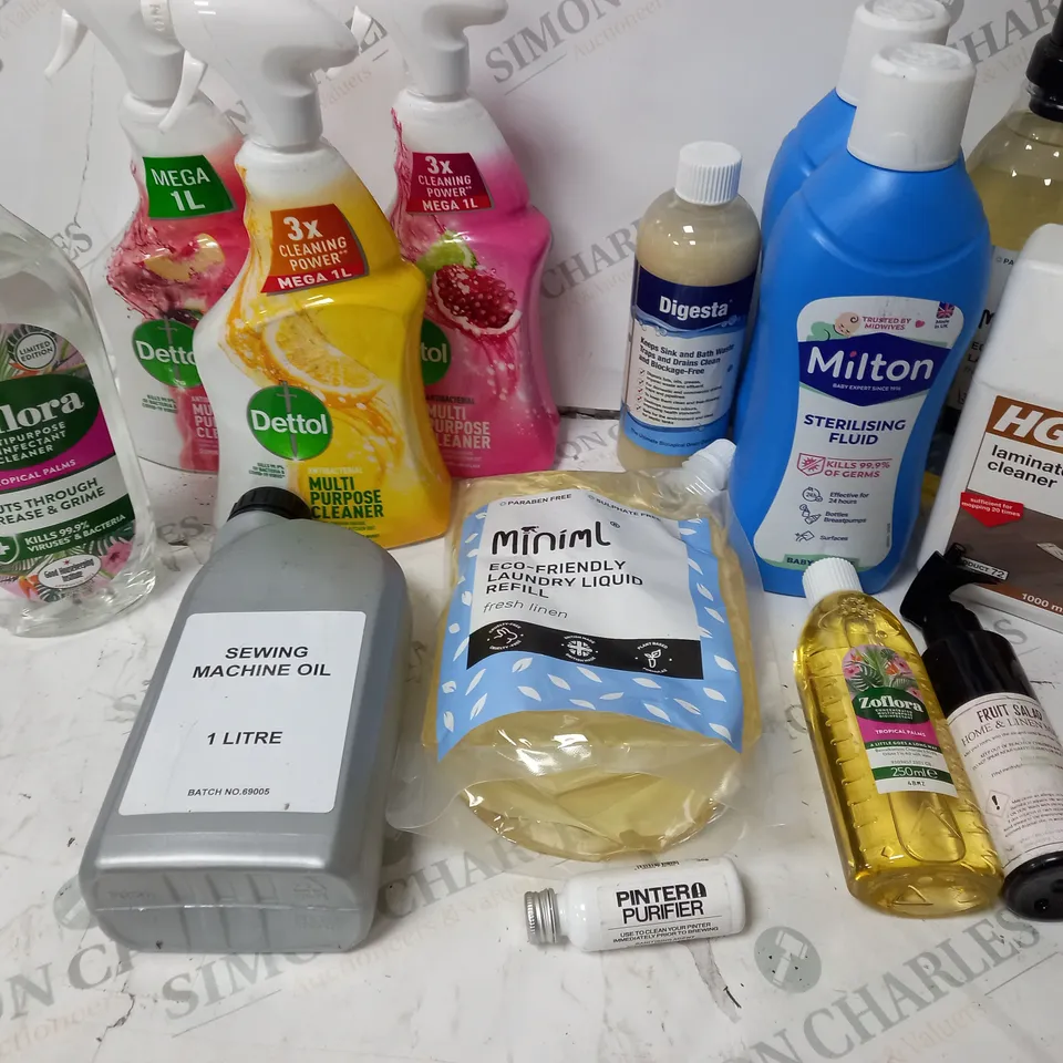 APPROXIMATELY 10 CLEANING PRODUCTS INCLUDING DETOLL CLEANING SPRAYS AND ZAFLORA DISINFECTANT