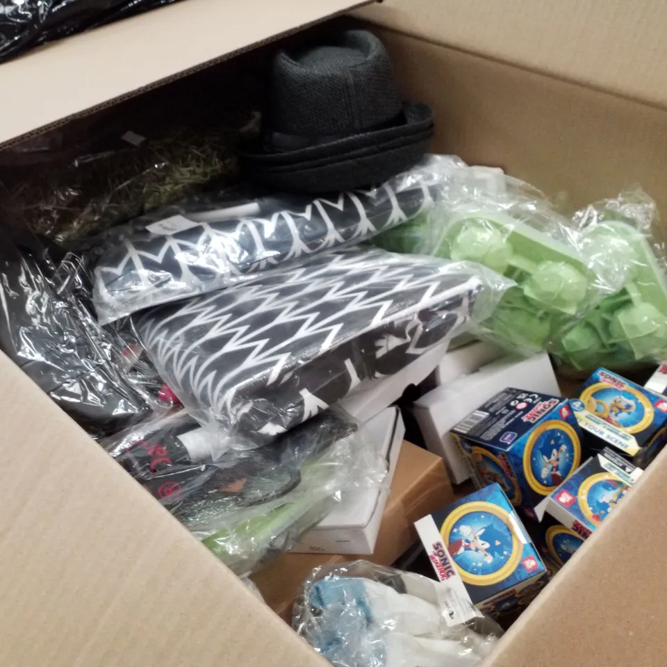 PALLET CONTAINING ASSORTED PRODUCTS INCLUDING 2024-2025 PLANNER, FACE MASKS, SONIC THE HEDGEHOG FIGURES, TORTOISE EDIBLE BEDDING, GNOOCHI BOARD & LAUNDRY BASKET 