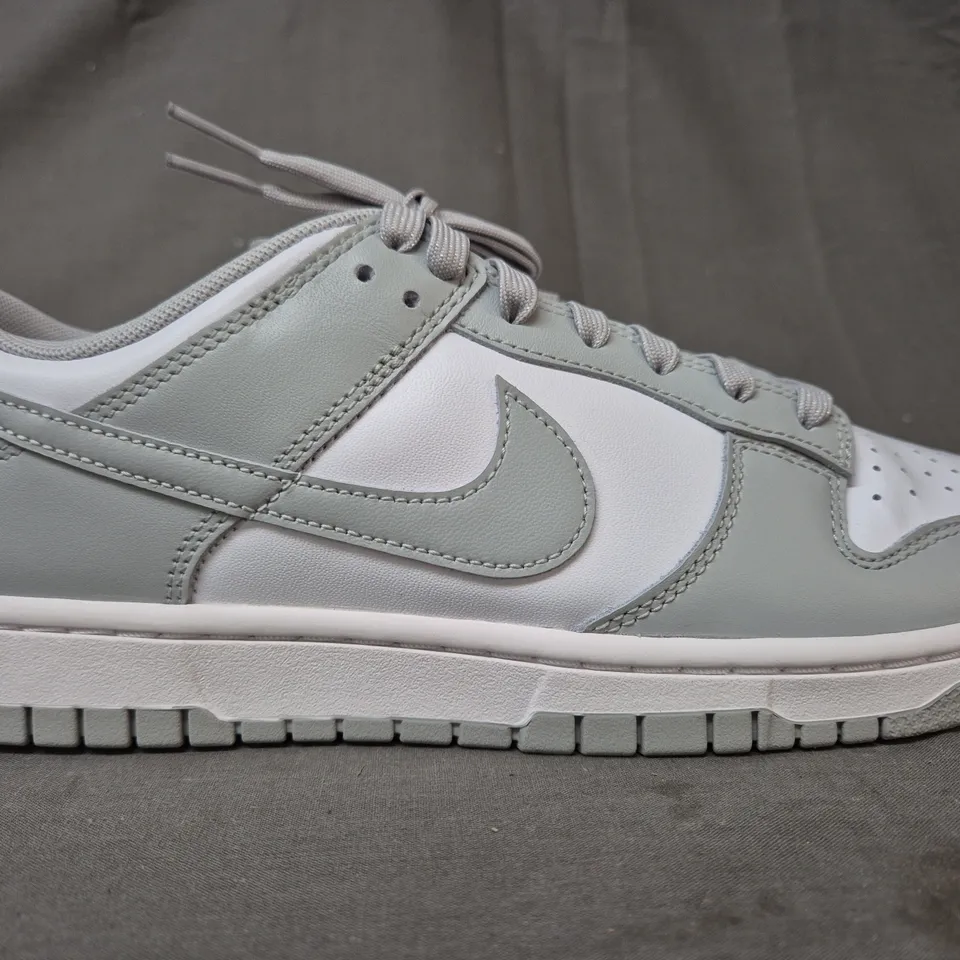 BOXED PAIR OF NIKE DUNK LOW RETRO SHOES IN GREY/WHITE UK SIZE 8