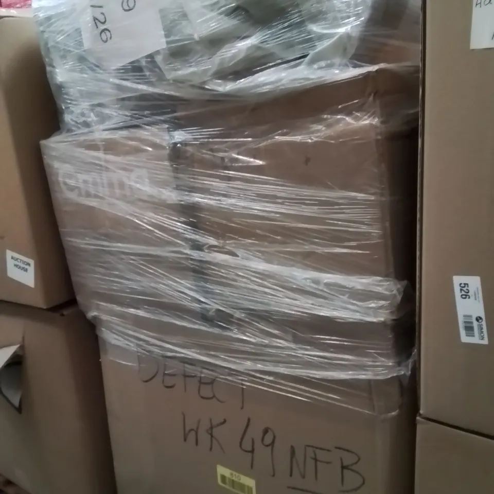 PALLET CONTAINING A LARGE QUANTITY OF ROLLED UP MATTRESSES 